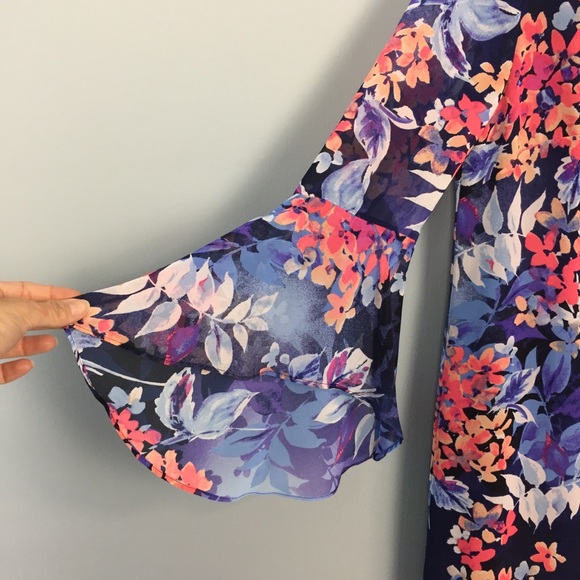 Roz & Ali Floral Trumpet Sleeve Shift Dress - Picture 3 of 16